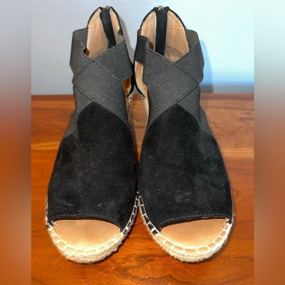 Gentle Souls by Kenneth Cole Wedges - Picture 1 of 5